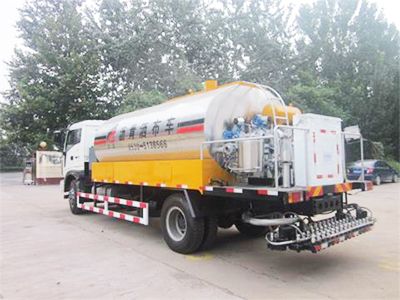 十二噸 瀝青灑布車 (2).jpg 路達十二噸瀝青灑布車